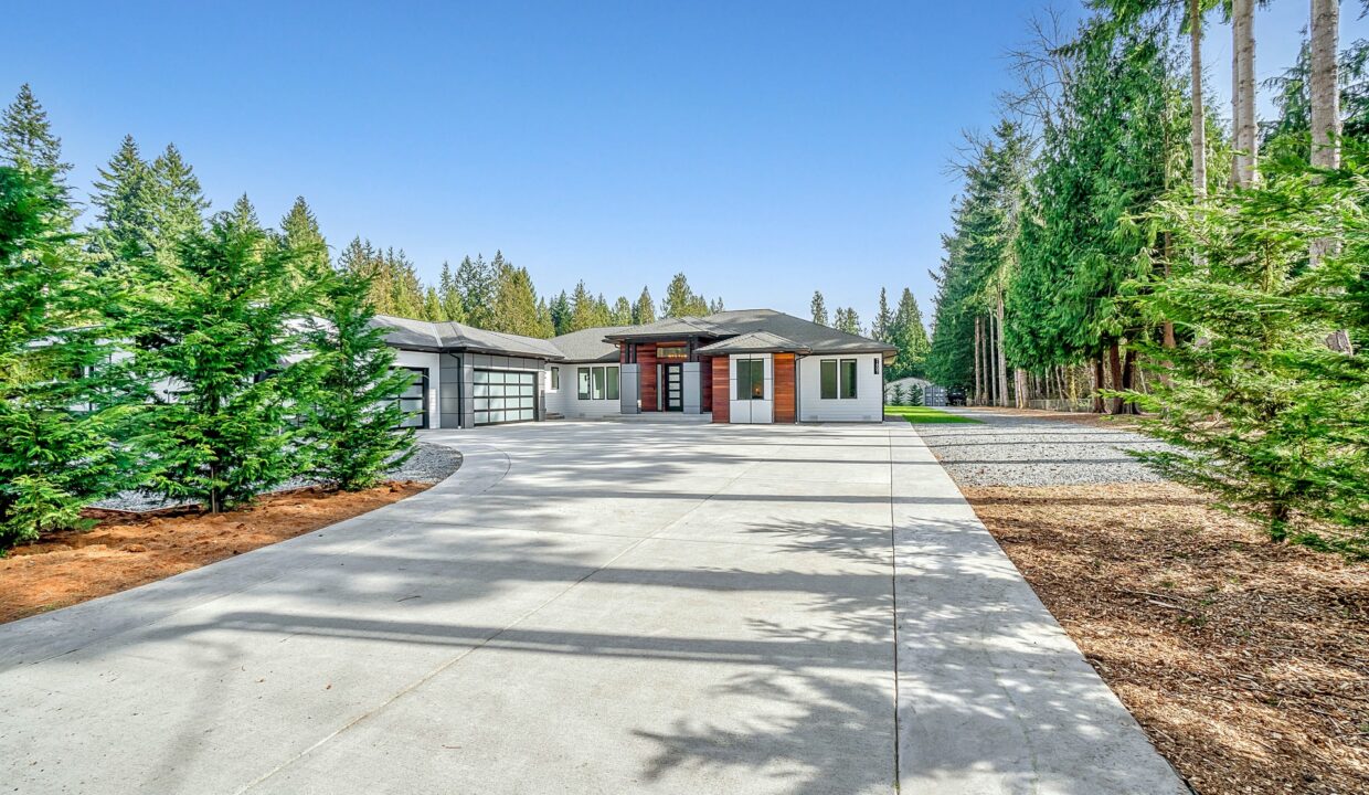 Villa on Hollywood Boulevard zac gudakov 0qir5hboj18 unsplash